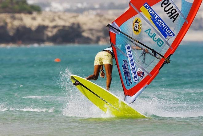 Sarah Quita hangs loose - 2009 Fuerteventura PWA Grand Slam Day 7 ©  John Carter / PWA http://www.pwaworldtour.com